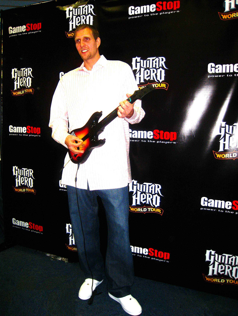 Illustration for article titled Guitar Hero: World Tour Launch Event Celebrigasm
